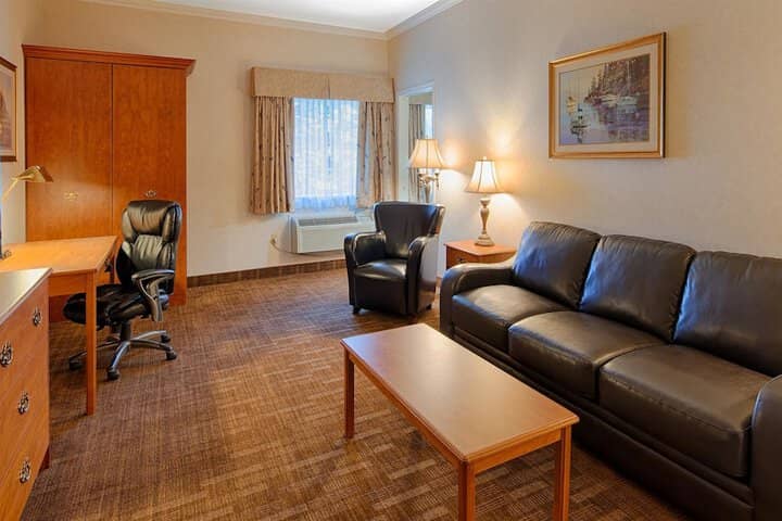 Room 4 of 40