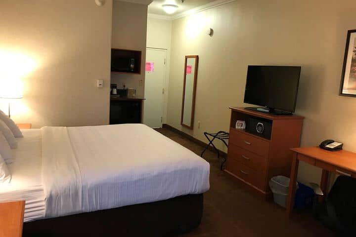 Room 8 of 40