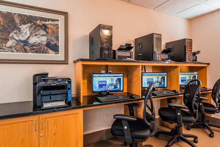 Business Center 39 of 40