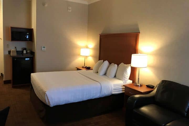 Room 11 of 40