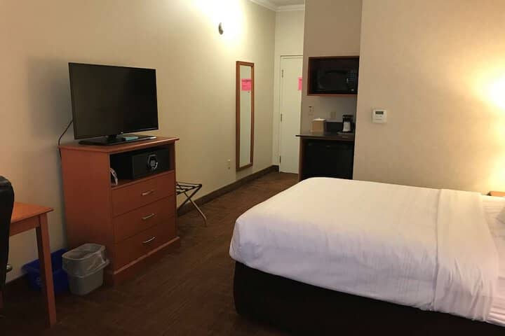 Room 17 of 40