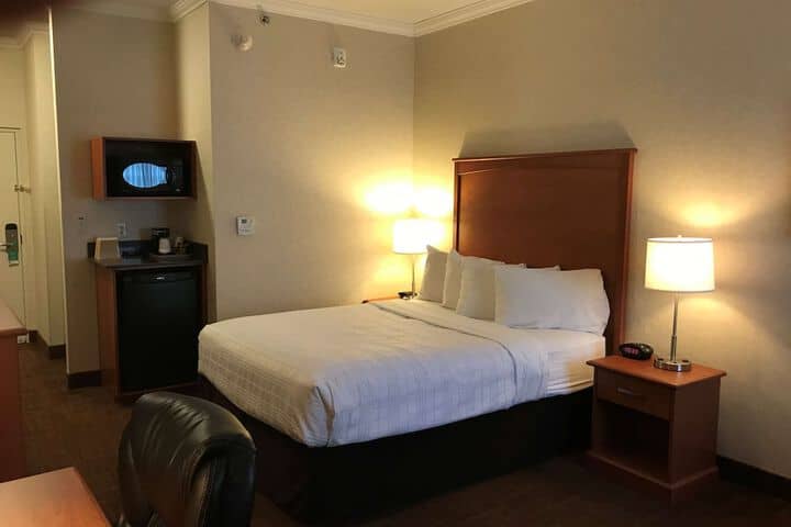 Room 16 of 40